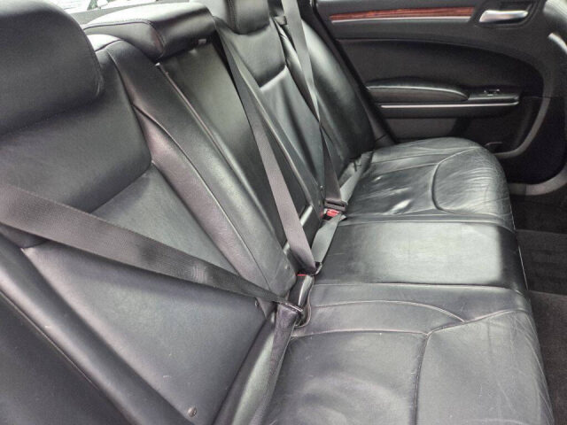 2013 Chrysler 300 Motown Image 9