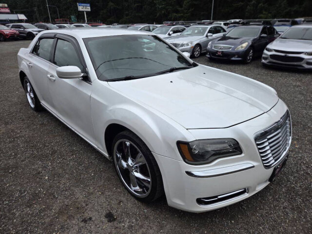 2013 Chrysler 300 Motown Image 2