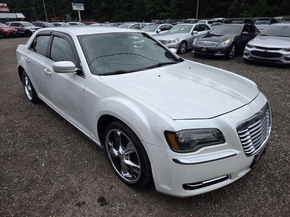 2013 Chrysler 300 Motown Upper Image 2