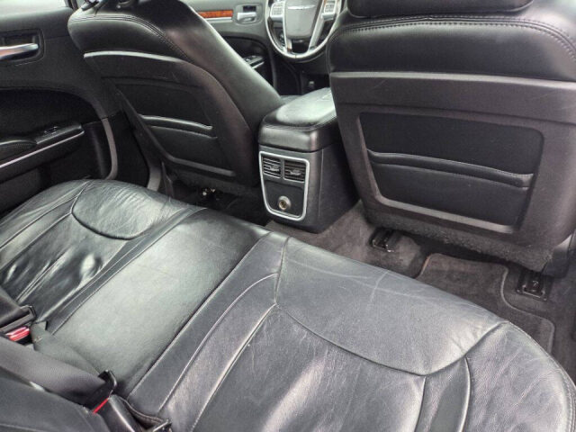 2013 Chrysler 300 Motown Image 11
