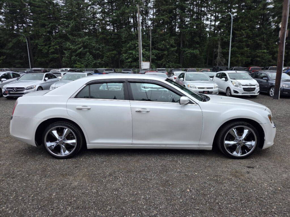 2013 Chrysler 300 Motown Upper Image 1