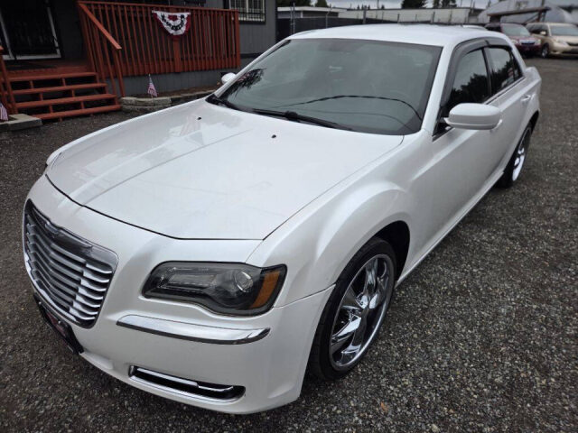 2013 Chrysler 300 Motown Lower Image 2