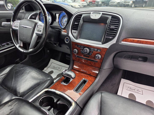 2013 Chrysler 300 Motown Image 12
