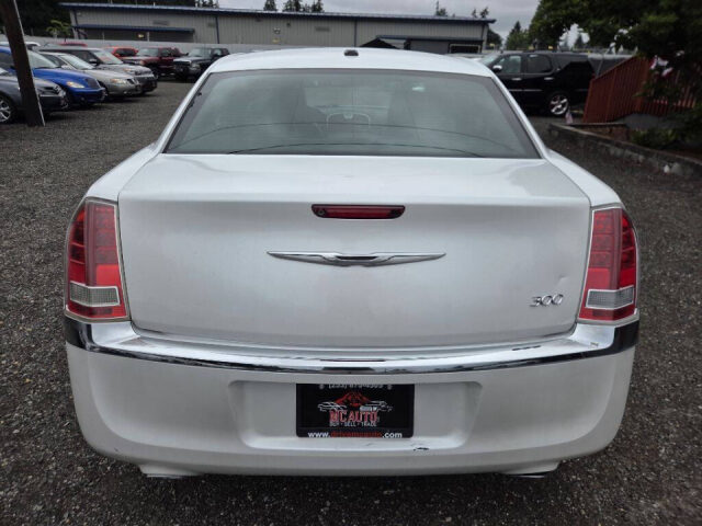 2013 Chrysler 300 Motown Image 7