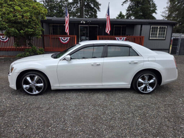 2013 Chrysler 300 Motown Lower Image 3