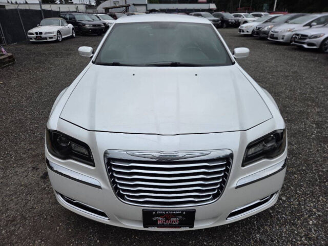 2013 Chrysler 300 Motown Lower Image 1