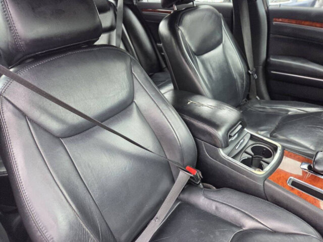 2013 Chrysler 300 Motown Image 10
