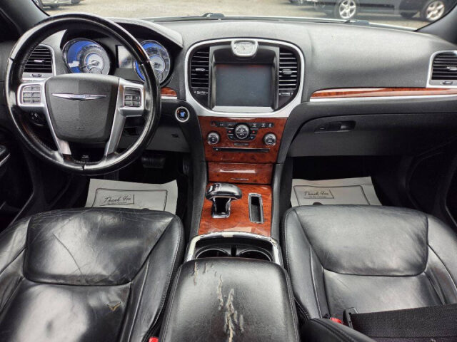 2013 Chrysler 300 Motown Image 13