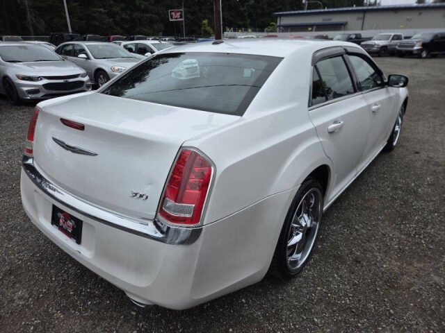 2013 Chrysler 300 Motown Image 8