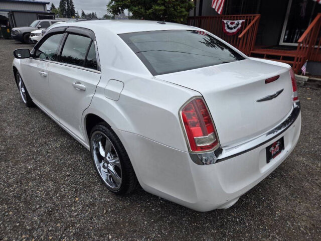 2013 Chrysler 300 Motown Image 6