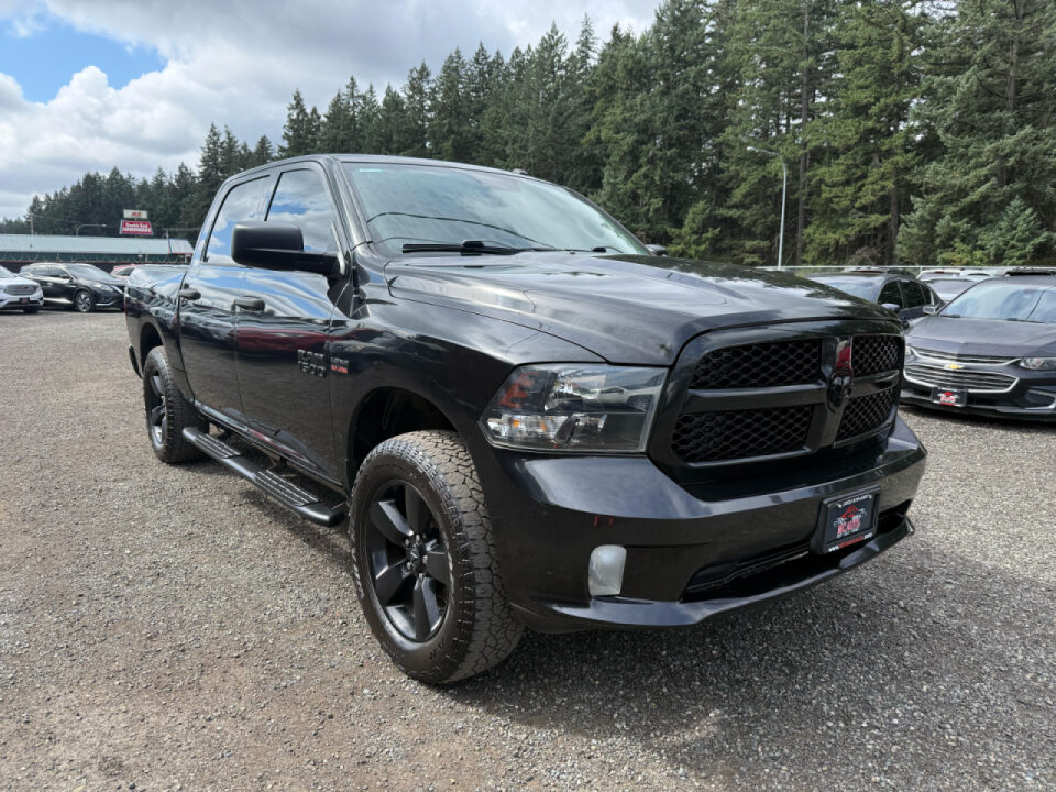 2016 Ram 1500 Express Crew Cab Upper Image 2