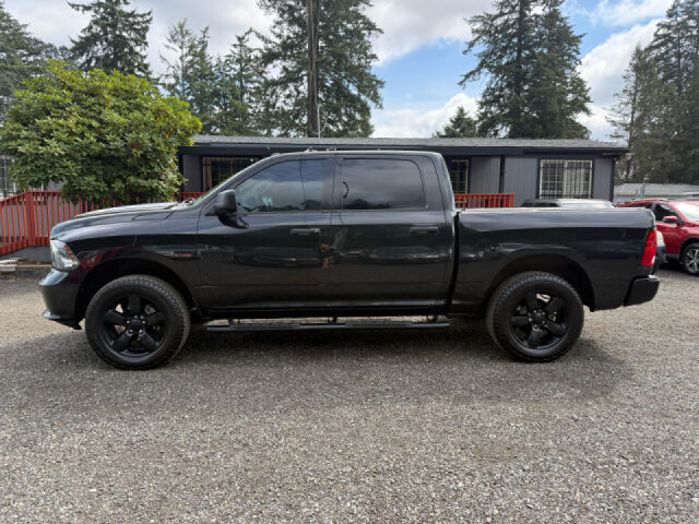 2016 Ram 1500 Express Crew Cab Lower Image 3
