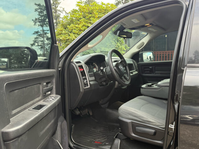 2016 Ram 1500 Express Crew Cab Image 9
