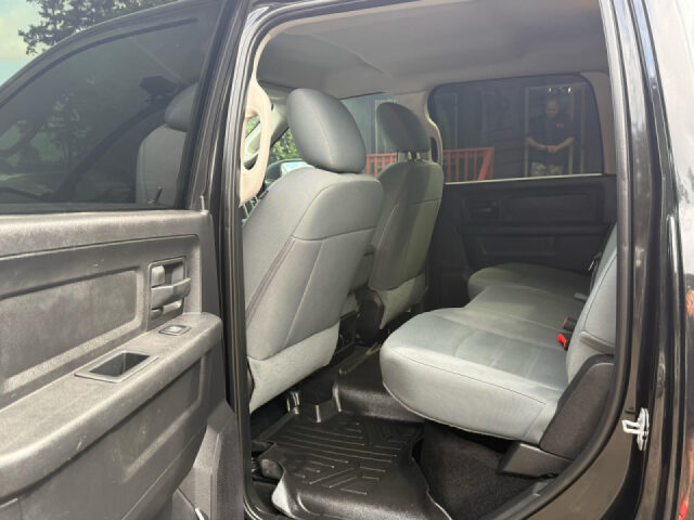 2016 Ram 1500 Express Crew Cab Image 10