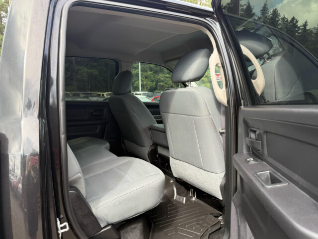 2016 Ram 1500 Express Crew Cab Image 11
